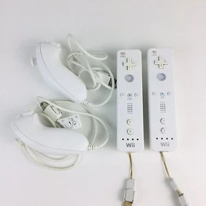 2 OEM Nintendo Wii Remote Controllers White RVL-003 With Nunchucks - Picture 1 of 5