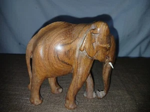 geschnitzter Elefant aus Holz , sehr realistisch gearbeitet 13 cm hoch - Picture 1 of 5