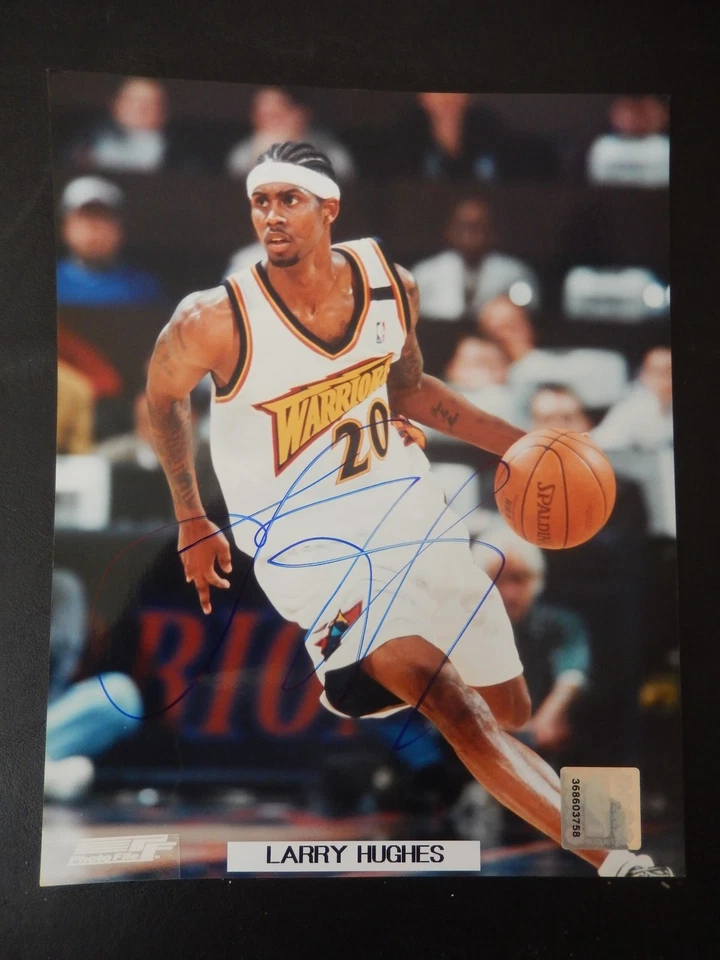 Fotografía autografiada de Larry Hughes de 8" X 10" (#2) Foto 1 de 1