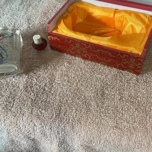 Japan handbemalte quadratische umgekehrte Malerei auf Glas Duftflasche mit Box - Bild 1 von 6