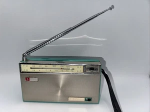 Radio d'epoca Fuji Denki TRF-1021 10 transistor turchese con cover in pelle PROP - Foto 1 di 24