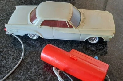 DODGE DART 1962, FILOGUIDATA IN PLASTICA, Scala 1/18, ottime cond., made  H.KONG - Immagine 1 di 4