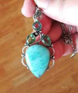 COLLANA PENDENTE AMAZZONITE PERIDOTO E TOPAZIO AZZURRO IN ARGENTO 925 CON CATENA - Foto 1 di 13