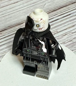 Lego Star Wars - LC The Broken Lord Darth Vader Minifigure  - Picture 1 of 6