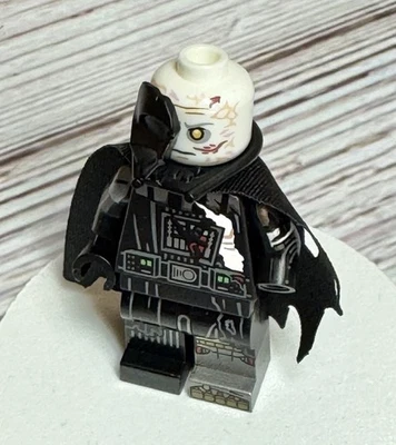Lego Star Wars - LC The Broken Lord Darth Vader Minifigure  - Image 1 of 4