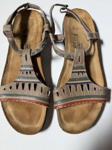 Naot Leather Sandals Women’s 37 US 6.5 Beige T-Strap Comfort Walking Shoes - Picture 1 of 6