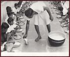 Press Photo India Szkoła Jedzenie dla dzieci WHO