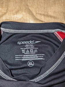 Speedo Men's XL Black And Red Short Sleeve Shirt Athletic Performance - Picture 1 of 5