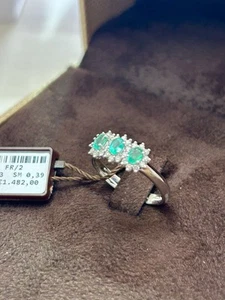 Anello in oro bianco 18 Kt con smeraldo naturale e diamanti naturali Marika Ring - Foto 1 di 8