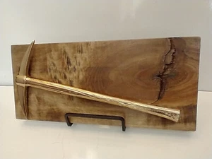 Replica Solid Miner's Pick Ax Plated Ax 9 1/2" lang an Bord 11"x5" auf Staffelei - Bild 1 von 4