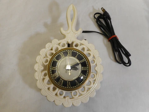 Vintage Lanshire Cast Iron Trivet Electric Wall Clock Antique Off While Model T3 Cover