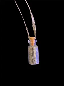 Pyrit Edelstein Kette Mini Geschenk Flasche aus Glas mit Leder Schnurr - Bild 1 von 5