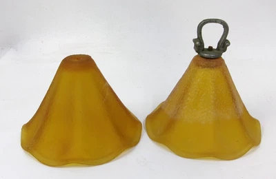 Par de campanas de humo antiguas de vidrio ámbar con pantalla antideslizante para accesorio de iluminación Foto 1 de 3