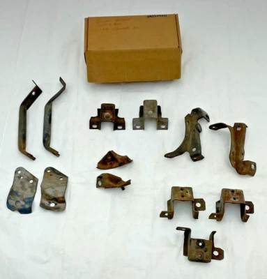 Soportes de parachoques delanteros traseros Chevrolet Camaro RS 1970-1973 Foto 1 de 4