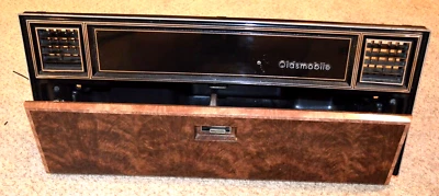 1983 1984 OLDSMOBILE OLDS TORONADO GLOVE BOX LID COMPARTMENT AUTHENTIC WOODGRAIN Foto 1 de 4