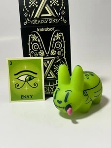 KIDROBOT DEATHLY SINS LABBIT GID ENVIDY VARIANTE 2012 JUGUETE DE ARTE DE DISEÑADOR KRONK - Imagen 1 de 3