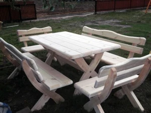Gartenmöbel, Holzsitzgruppe, Tisch +2 Bänke + 2 kleine Bänke. Naturholz - Bild 1 von 6