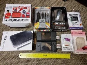 Nintendo DS LITE KONSOLE BÜNDEL schwarz SPIELE Hülle Haupt Auto USB Ladegerät Stylus Lot - Bild 1 von 8