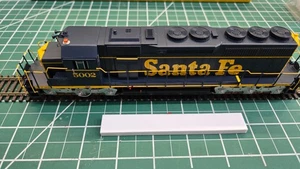 Athearn #87324 HO scale SANTA FE SD40 with DCC & SOUND #5002 - Picture 1 of 2