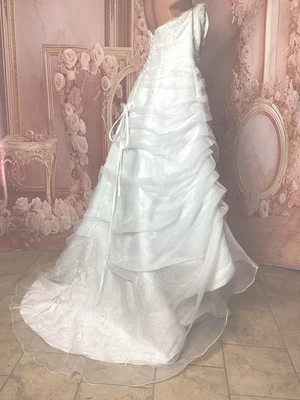 David's Bridal Women's white Wedding Dress Size 18 - Image 1 of 4