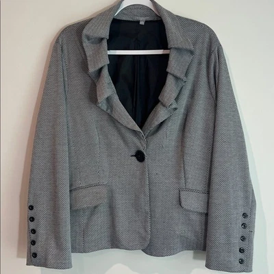 Blazer de espiga blanco y negro de la colección NY cuello con volantes talla 2X Foto 1 de 4
