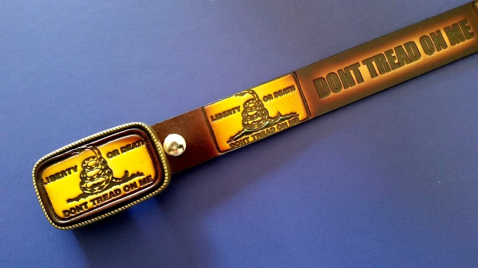 "Dont Tread on ME" 皮革腰带和匹配皮革扣 (28" - 54" 腰部) 全新 — 第 1/3 张图片