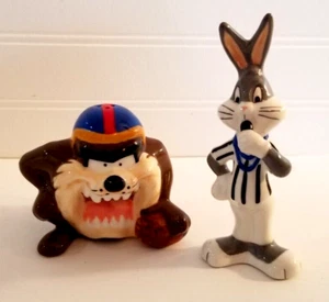 Vintage Looney Tunes Bugs Bunny Salt & Pepper Shaker Set TAZ Football Player - Picture 1 of 18