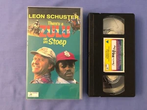 There's A Zulu On My Stoep Leon Schuster VHS - Foto 1 di 4