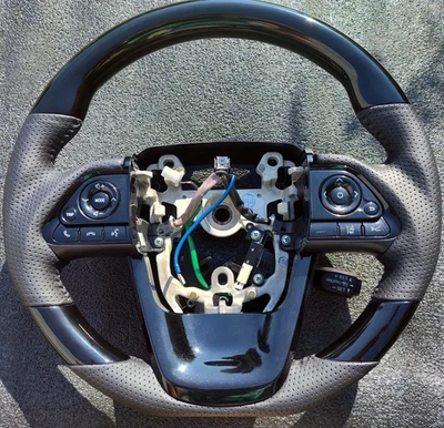 Volante estilo deportivo Toyota Prius/Prius Prime cuero negro 2016-2022 Foto 1 de 4
