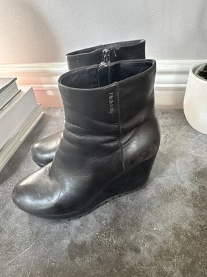 Botines de cuña Prada talla 6,5 Foto 1 de 4