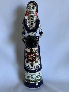 Día de Muertos Catrina pintado a mano arte popular mexicano 11” mujer con hervidor Rufino - Imagen 1 de 9