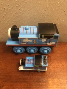 Thomas & Friends Wooden Train Roll N' Whistle Thomas BDG12+ bonus train - Picture 1 of 3