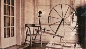 Vintage 1920s Photo of a Large old Wooden Spinning Wheel on House Porch New York - Picture 1 of 1