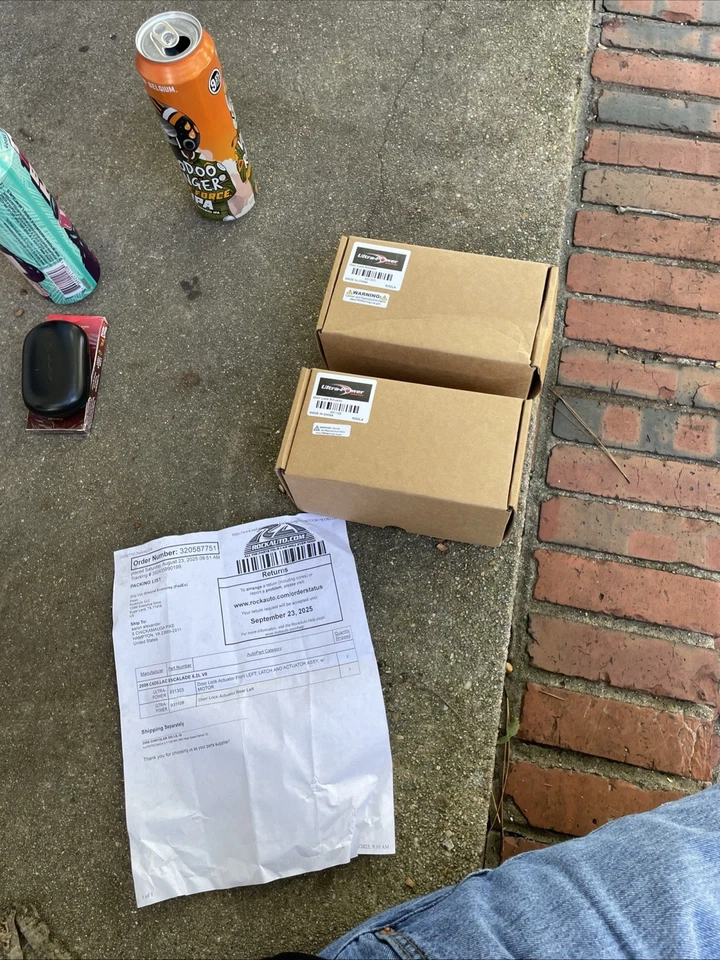 Atuador de trava de porta Cadillac Escalade 2008 lado esquerdo do motorista peça OEM - Imagem 1 de 2