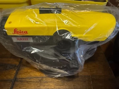 Brand New - Leica NA332 Auto Level with Hard Case - Image 1 of 4