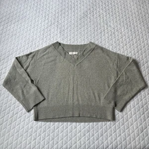 Suéter Abercrombie & Fitch Mezcla Lana Merino Talla M Gris Cuadrado Cuello en V Academia - Imagen 1 de 14