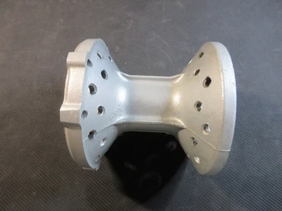 1991 1992 Yamaha YZ125 YZ250 Front wheel hub 3SP-25111-00-00 - Image 1 of 4