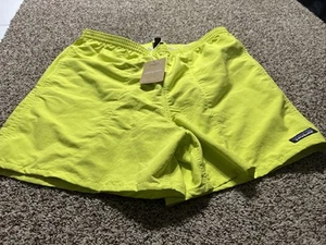 Pantaloncini Patagonia Baggies 5 pollici foderati verde fosforo nuovi con etichette da uomo taglia large - Foto 1 di 3