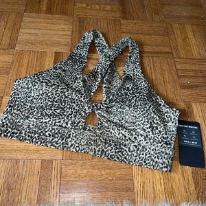 Fabletics Oasis Twist Sports Bra Size XL Medium Impact NWT $64.95 - Picture 1 of 7