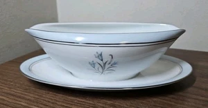 Noritake Bluebell 5558 Gravy Boat con sottopiastra attaccata - Foto 1 di 8