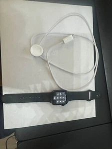 Apple Watch Series 5 40mm Gray Case with Black Silicone Band (MWV82LL/A) - Photo 1 sur 1