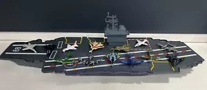 US Independence Aircraft Carrier +13 aerei da combattimento pressofusi MOTORMAX 76326 - Foto 1 di 22