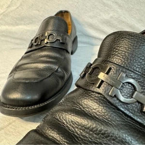 FERRAGAMO Pebbled Leather Black Moccasin Loafers, Gancini Ornament, 8.5 2E, GUC - Picture 1 of 11