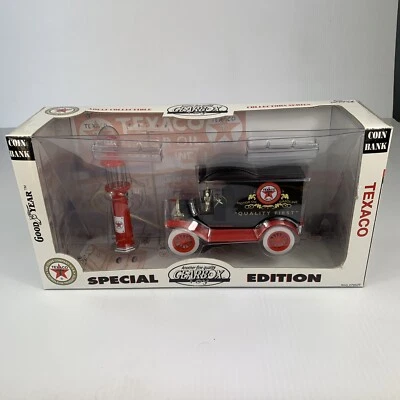 Die-Cast 1:24 TEXACO 1912 Ford Model T Delivery Car Metal Coin Bank & Gas Pump - Image 1 of 4