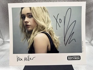 BEA MILLER SIGNED 8X10 Foto  - Bild 1 von 3