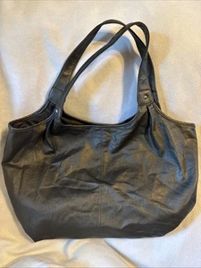 Damen Xhilaration Hobo Bag Schwarz. P15 - Bild 1 von 5