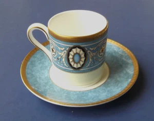 Wedgwood Bond Form "Madeleine" Demitasse Tasse & Untertasse - 2-1/4" - Bild 1 von 4