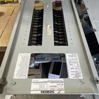 Siemens P1C30QJ150ATF 250A 3 фазы 4 провода 208/120 В центр нагрузки/панель плата - Изображение 1 из 4