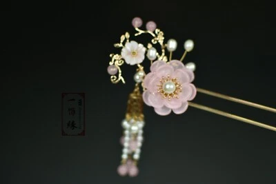 Pin de pelo dorado con borla perla de agua flor bossom ciruela rosa hecho a mano Foto 1 de 4