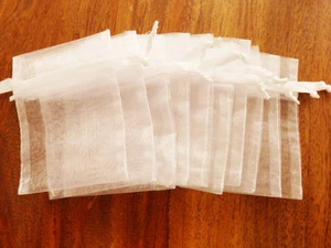 10 x White Organza Gift Bags 12cm x 10cm Gift Jewellery Pouches Party Favours - Picture 1 of 2